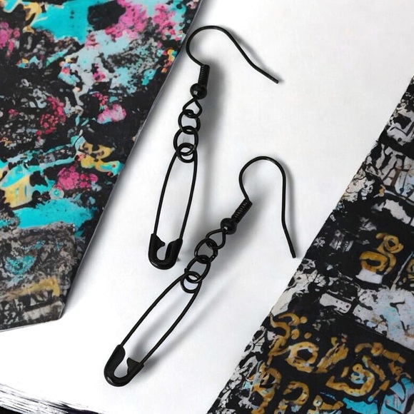 5 For $25💫Small Black Safety Pin Punk Dangles - Picture 4 of 5